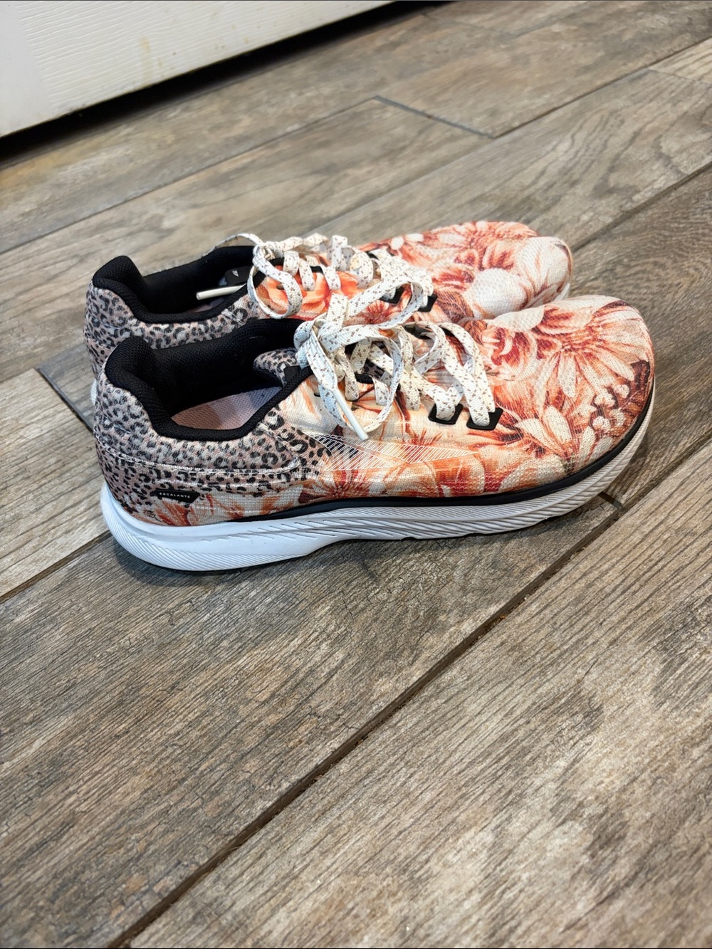 Altra Escalante 3 Running shoes floral print Women’s size 7